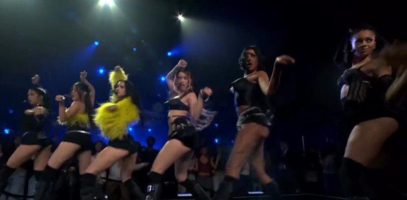 캣츠아이, 'MTV VMA' 프리쇼 강타…떼창에 안무 따라한 팬들