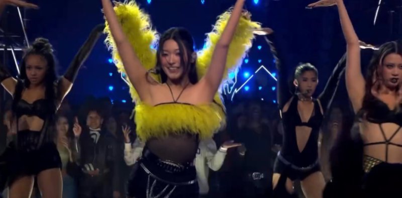 캣츠아이, 'MTV VMA' 프리쇼 강타…떼창에 안무 따라한 팬들