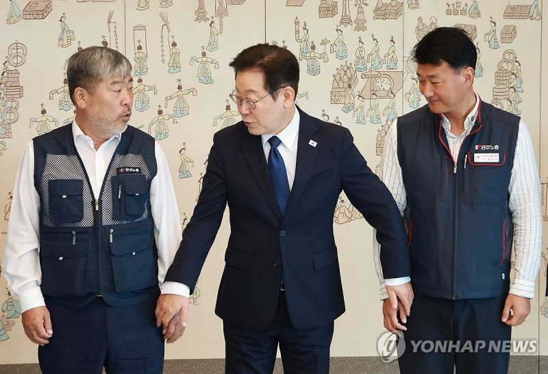 양대노총 위원장 만난 이재명 대통령 (출처=연합뉴스)