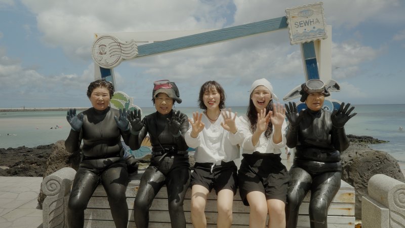 [제주=뉴시스] 제주시 구좌읍 세화리 세화마을에서 진행 중인 해녀 관련 프로그램. (사진 = 세화마을 제공) 2025.09.04.