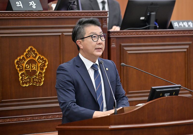 김현수 강릉시의회 의원이 8일 열린 임시회 제1차 본회의 10분 발언을 통해 도암댐 활용 방안에 대해 제언하고 있다. 강릉시의회 제공