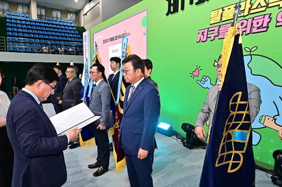 환경부, ‘자원순환의 날’ 기념식 개최… 탈플라스틱 실천 우수기관 포상