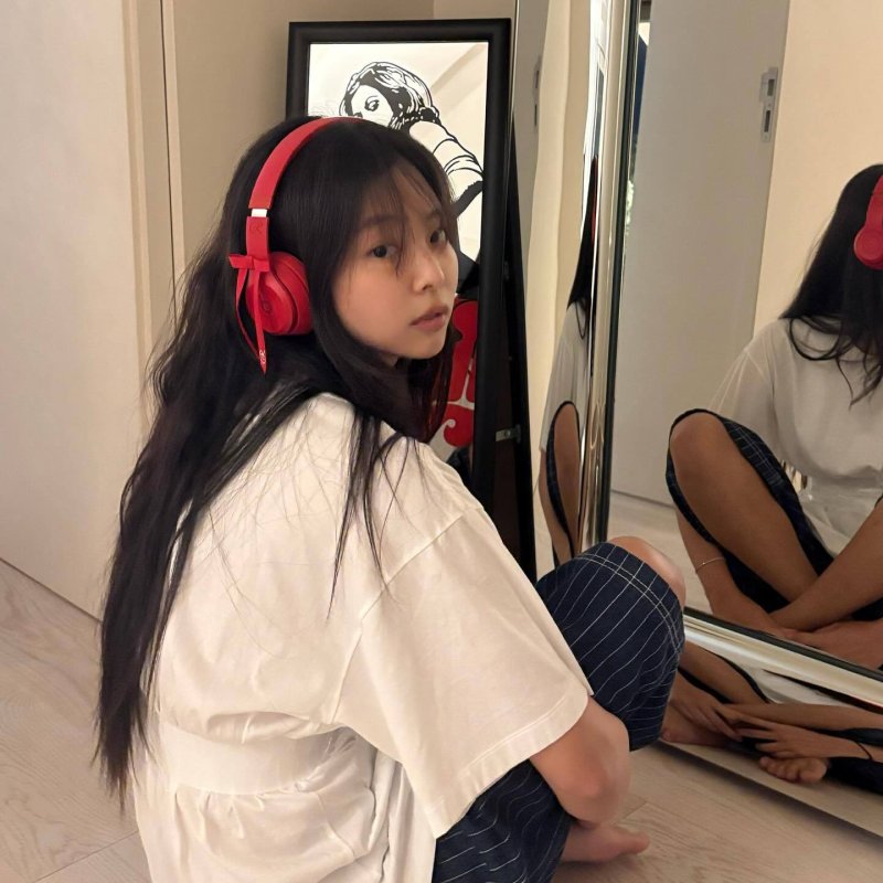 블핑 제니, 귀여운 '젠득이' 모드…근접셀카도 빛나는 미모 [N샷]