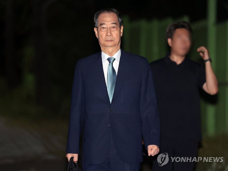 서울구치소 나서는 한덕수 전 총리 (출처=연합뉴스)