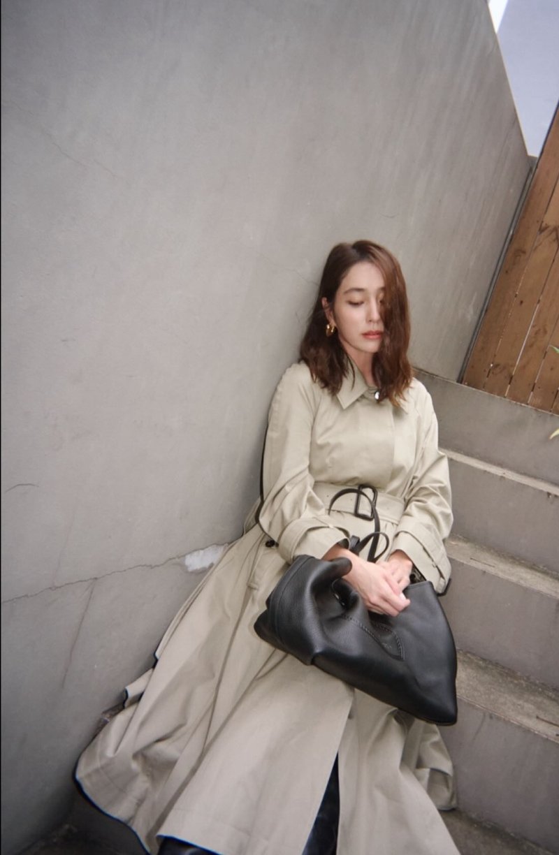 이민정 베네치아 다녀와 물오른 미모…트렌치코트 찰떡 소화