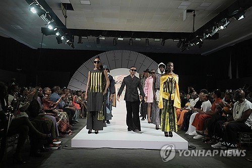 지난 7월 나이지리아 라고스에서 열린 패션쇼 (출처=연합뉴스)
