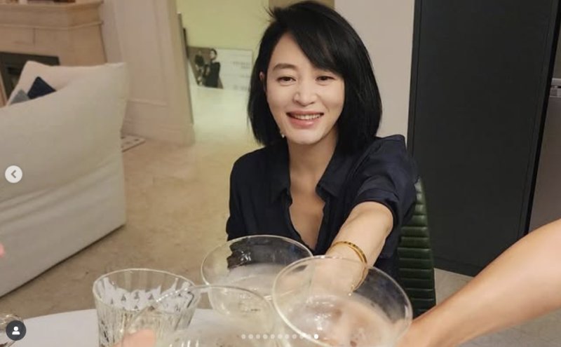 김혜수, 송윤아·문정희·유선·이태란 축하 속 생일 파티…미녀 총집합