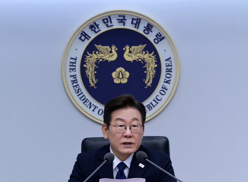 [서울=뉴시스] 고범준 기자 = 이재명 대통령이 4일 서울 용산 대통령실 청사에서 열린 제9차 수석·보좌관 회의에서 발언하고 있다. 2025.09.05. bjko@newsis.com