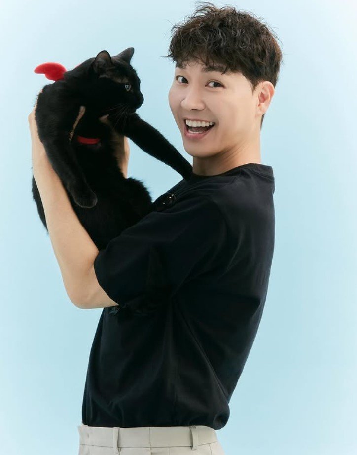 [서울=뉴시스] 박수홍과 반려묘 다홍이. (사진=박수홍 인스타그램 캡처) 2025.09.08. photo@newsis.com *재판매 및 DB 금지