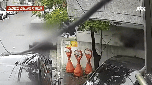 '전화하는 척' 男, 남편 출장 간 집 매일 찾아와 훔쳐 본 것은…