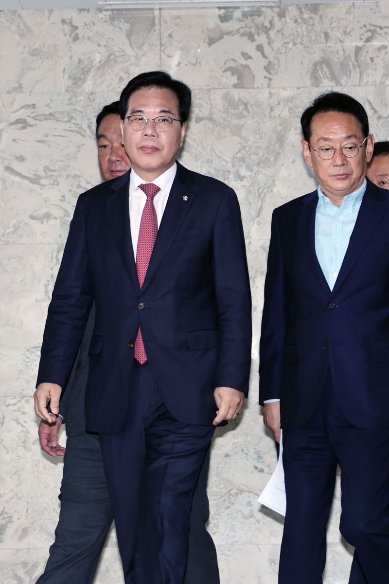 국민의힘 송언석 원내대표가 9일 서울 여의도 국회에서 열린 원내대책회의에 참석하고 있다. 사진=서동일 기자