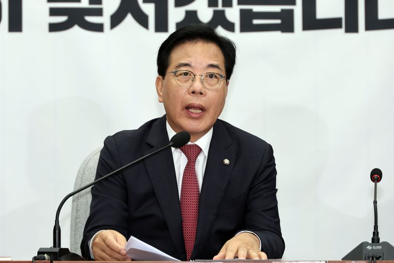 국민의힘 송언석 원내대표가 9일 서울 여의도 국회에서 열린 원내대책회의에서 발언하고 있다. 사진=서동일 기자