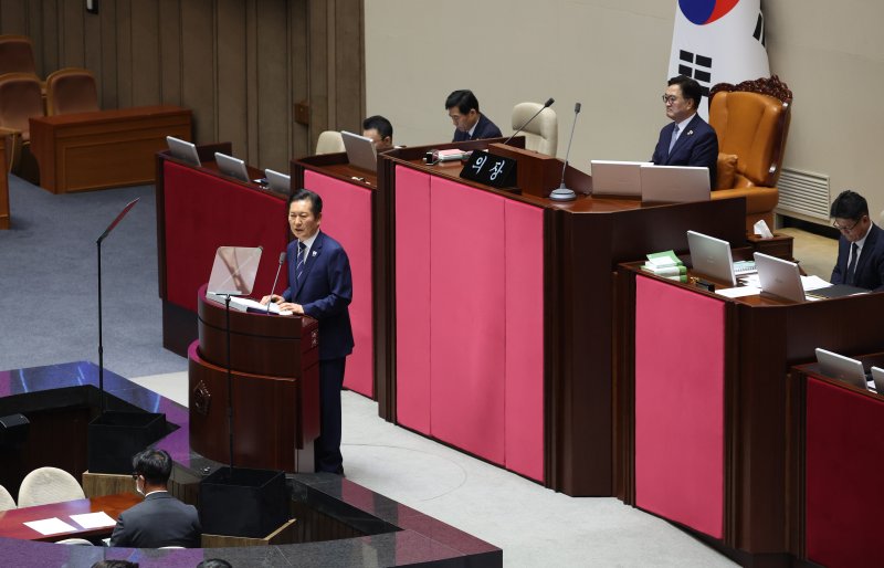 [서울=뉴시스] 김금보 기자 = 정청래 더불어민주당 대표가 9일 오전 서울 여의도 국회에서 열린 제429회국회(정기회) 제2차 본회의에서 교섭단체 대표연설을 하고 있다. 2025.09.09. kgb@newsis.com