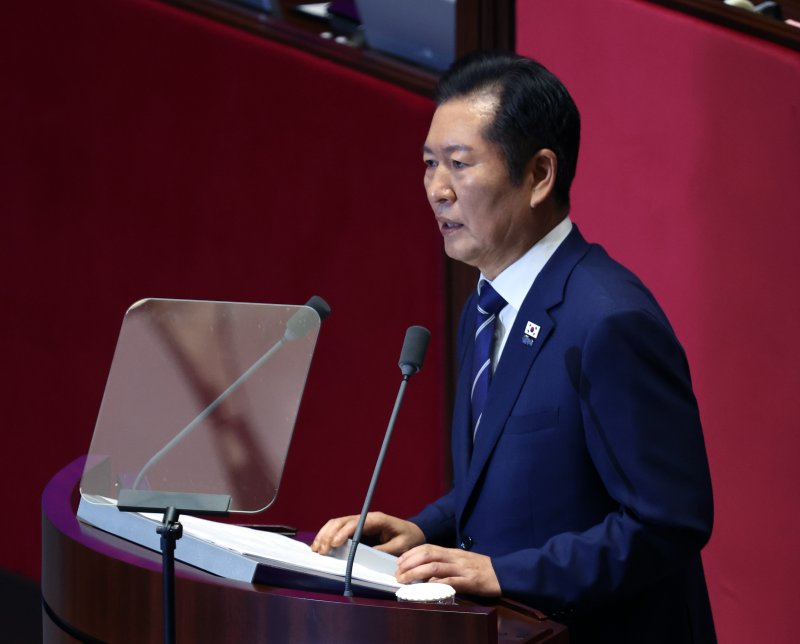 [서울=뉴시스] 김금보 기자 = 정청래 더불어민주당 대표가 9일 오전 서울 여의도 국회에서 열린 제429회국회(정기회) 제2차 본회의에서 교섭단체 대표연설을 하고 있다. 2025.09.09. kgb@newsis.com