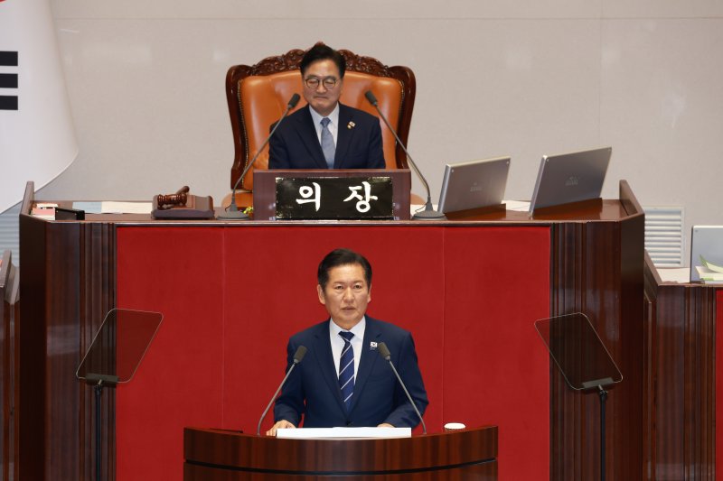 [서울=뉴시스] 고승민 기자 = 정청래 더불어민주당 대표가 9일 서울 여의도 국회에서 열린 제429회국회(정기회) 제2차 본회의에서 교섭단체 대표연설을 하고 있다. 2025.09.09. kkssmm99@newsis.com