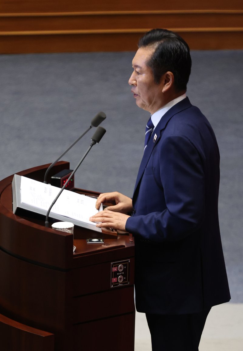 [서울=뉴시스] 김금보 기자 = 정청래 더불어민주당 대표가 9일 오전 서울 여의도 국회에서 열린 제429회국회(정기회) 제2차 본회의에서 교섭단체 대표연설을 하고 있다. 2025.09.09. kgb@newsis.com