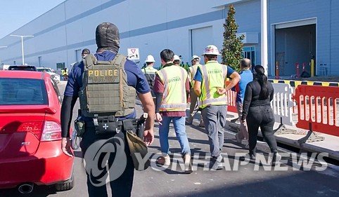 미국 이민 단속 당국 조지아주 공장 건설현장 단속 모습 공개 (출처=연합뉴스)