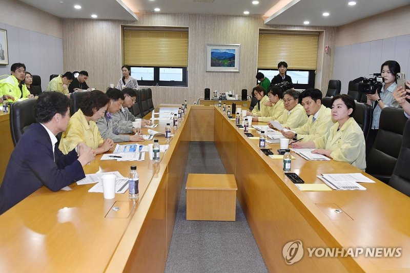 하남산단 발암물질 지하수 측정 현장 방문 (출처=연합뉴스)