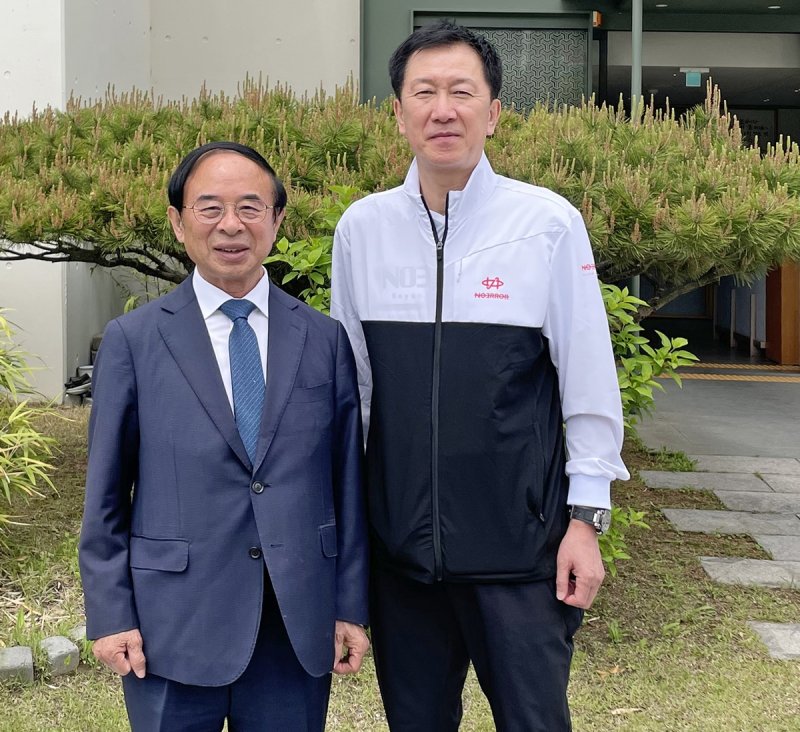 심민 임실군수(왼쪽)와 박주봉 감독 (출처=연합뉴스)