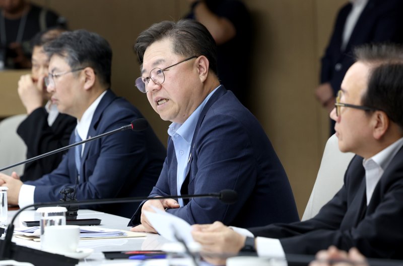 박일준 대한상의 상근부회장이 9일 서울 중구 대한상공회의소에서 열린 더불어민주당 코스피5000 특위·경제형벌민사책임합리화TF-경제8단체 간담회에서 발언하고 있다. 뉴시스