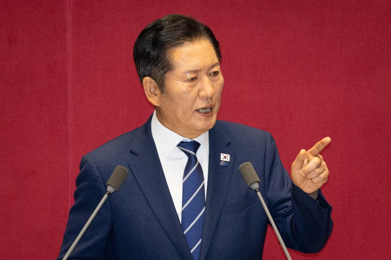 정청래 더불어민주당 대표가 9일 서울 여의도 국회에서 열린 제429회 국회(정기회) 제2차 본회의에서 교섭단체 대표 연설을 하고 있다. 2025.9.9/뉴스1 ⓒ News1 유승관 기자