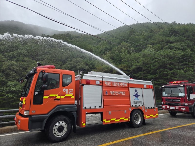 최근 해군이 물탱크를 활용해 오봉저수지에 급수 지원하는 모습. (재판매 및 DB 금지) /뉴스1