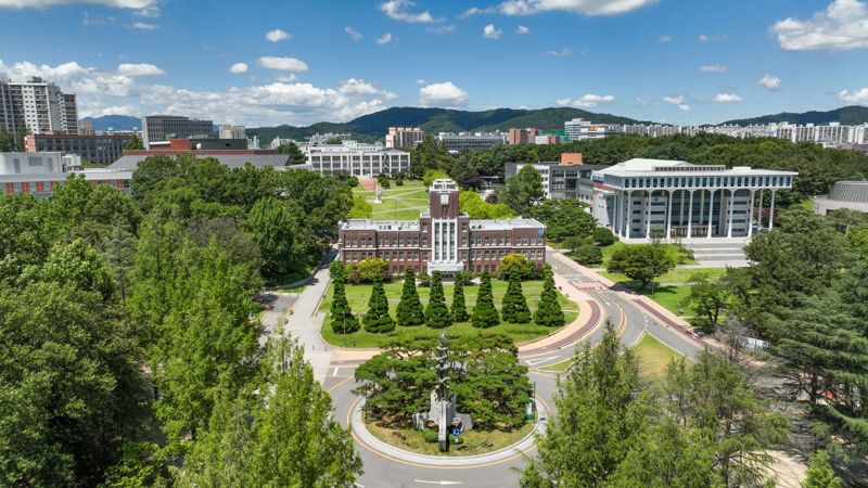 전남도와 광주광역시는 교육부와 한국연구재단이 주관하는 '2025년 글로컬랩 사업' 공모에 전남대<사진>의 지능형 국방 무인체계 연구소가 최종 선정돼 차세대 무인 국방체계 분야 경쟁력을 확보하게 됐다고 9일 밝혔다. 전남도·광주광역시 제공