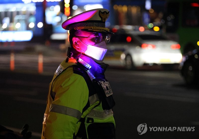 교통법규 위반 단속하는 충남경찰 (출처=연합뉴스)