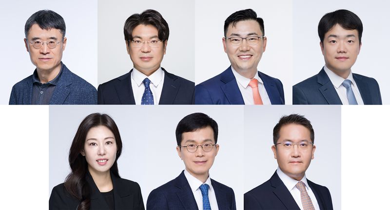 기업전략과 조세센터 주요 구성원(첫째줄 좌측부터 이창희 고문, 윤진규 변호사, 우도훈 변호사, 이정렬 변호사, 둘째줄 좌측부터 장마리아 외국변호사, 정영민 선임공인회계사, 고연기 선임세무사)/사진=법무법인 세종