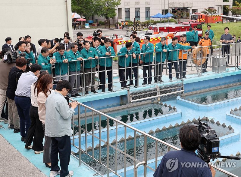 강릉 홍제정수장 방문한 국민의힘 지도부 (출처=연합뉴스)
