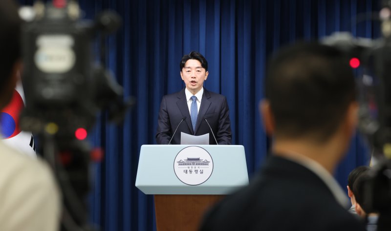 강훈식 대통령 비서실장이 9일 서울 용산 대통령실 청사에서 중앙선관위원장 후보, 대중문화교류위 공동위원장 등 인선 발표을 하고 있다. 2025.9.9/뉴스1 ⓒ News1 허경 기자