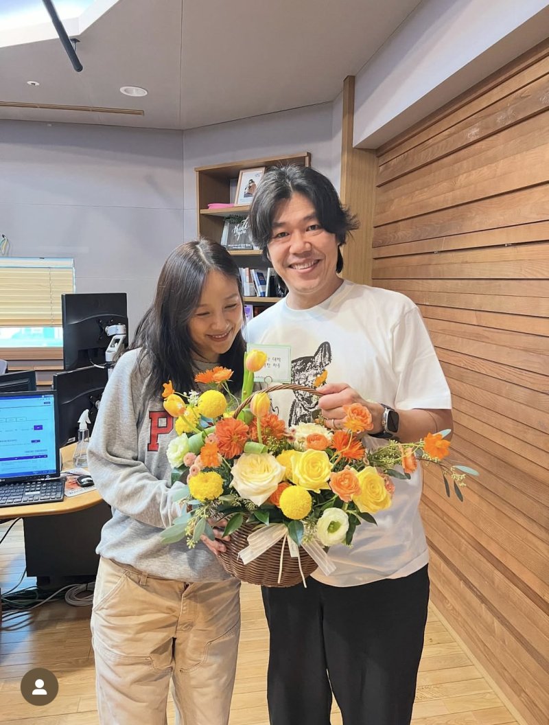 이효리♥이상순, 꽃 함께 들고 '활짝'…다정한 부부 [N샷]