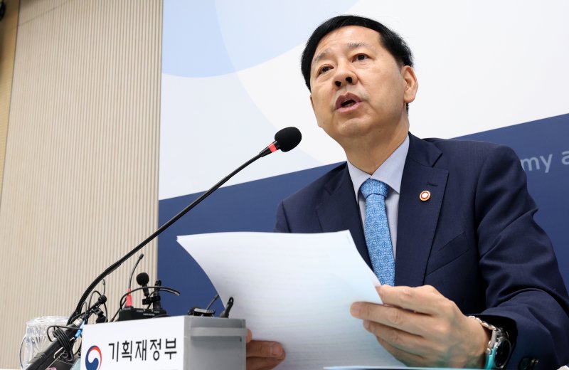 구윤철 바카라 온라인부총리 겸 기획재정부 장관이 8일 오전 세종시 정부세종청사에서 열린 출입기자단 간담회에 참석하여 현안 관련 내용을 설명하고 있다. 2025.9.8/바카라 온라인1 ⓒ News1 김기남 기자