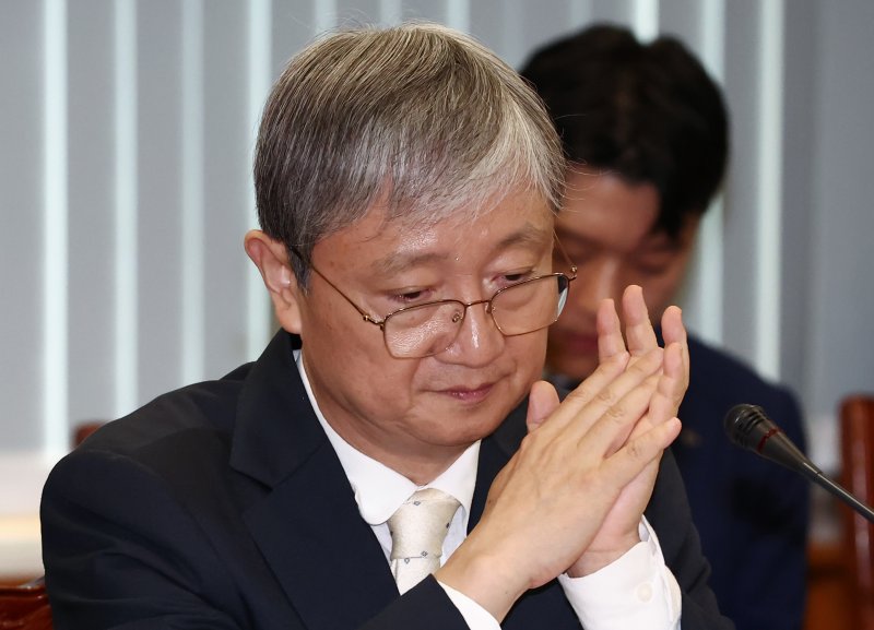 이찬진 금융감독원장이 9일 오후 서울 여의도 금융감독원에서 열린 '금융소비자보호 거버넌스 관련 전 금융권 간담회에 참석해 생각에 잠겨 있다. 2025.9.9/뉴스1 ⓒ News1 김민지 기자