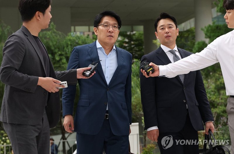 질문에 답하는 김상민 전 검사 (출처=연합뉴스)