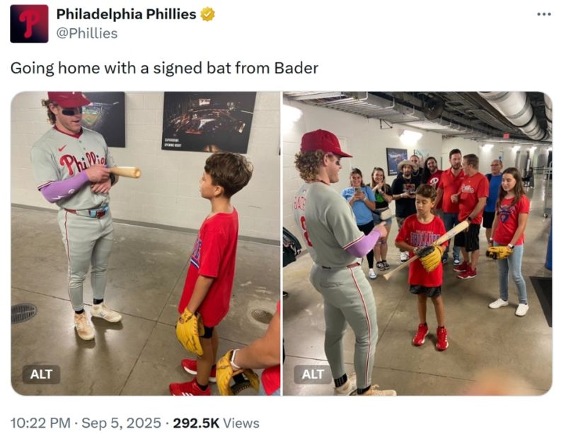 필라델피아 필리스 소속 해리슨 베이더(왼쪽)가 6일 경기가 끝난 뒤 홈런볼을 뺏긴 소년의 가족을 라커룸으로 초청해 서명한 야구 배트를 선물했다. SNS 캡처