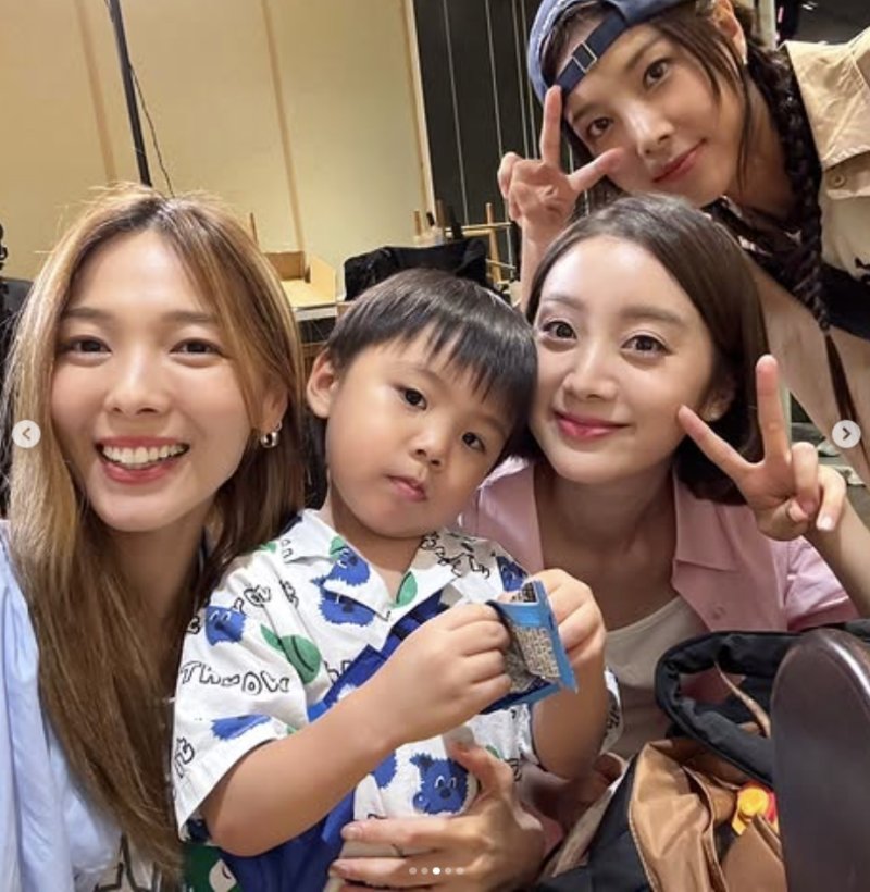 '애둘맘' 혜림, '아기띠' 한 소희 공개 고마워요 원더 이모들 [N샷]