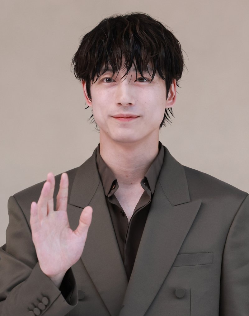 日 사카구치 켄타로, 연상의 스태프와 동거설…삼각관계 의혹까지