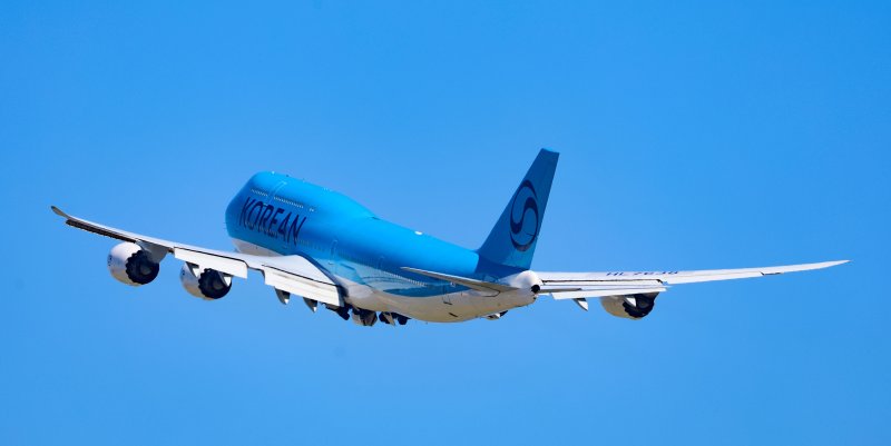 [인천공항=뉴시스] 김선웅 기자 = 미국 바카라사이트 소개주 현대차그룹-LG에너지솔루션 배터리 합작 공장 건설 현장에서 체포·구금된 우리 국민 300여명을 태울 대한항공 B747-8i 전세기가 10일 오전 인천바카라사이트 소개공항에서 이륙하고 있는 모습.(공동취재) 2025.09.10. photo@newsis.com