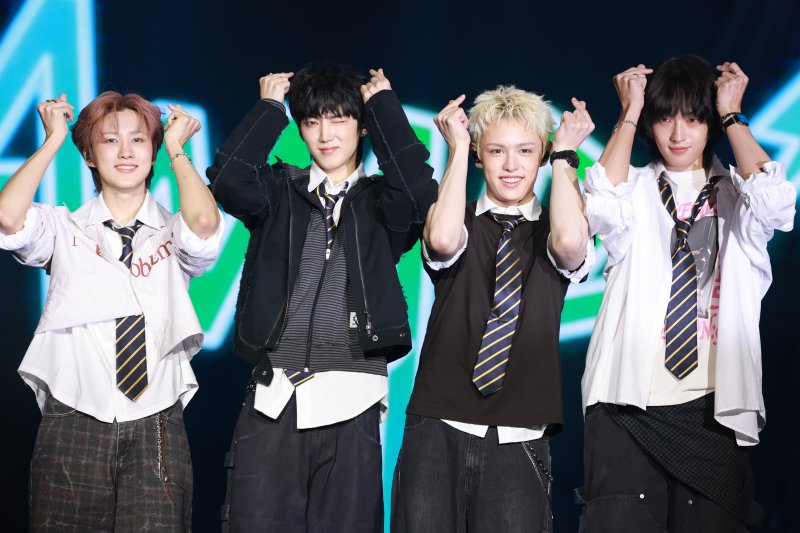 밴드 에이엠피(메이저 바카라사이트 홈런) 주환(왼쪽부터)과 하유준, 크루, 김신이 10일 서울 강서구 방이동 올림픽홀에서 가진 데뷔 앨범 '에이엠피(AxMxP)' 쇼케이스에서 포즈를 취하고 있다. 2025.9.10/메이저 바카라사이트 홈런1 ⓒ News1 권현진 기자