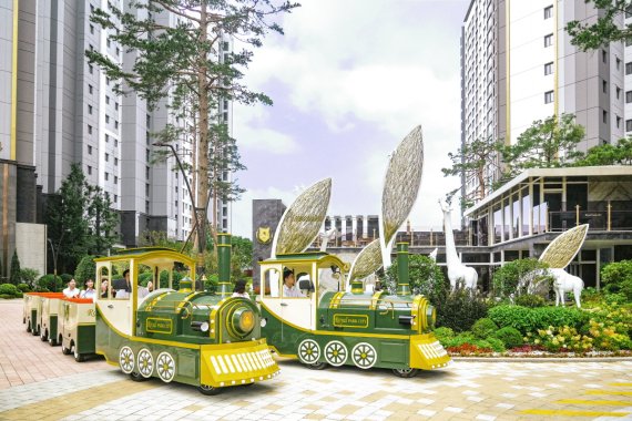 <신검단 로열파크씨티Ⅱ 단지 내에서 운행 중인 로열 트레인 / DK아시아>