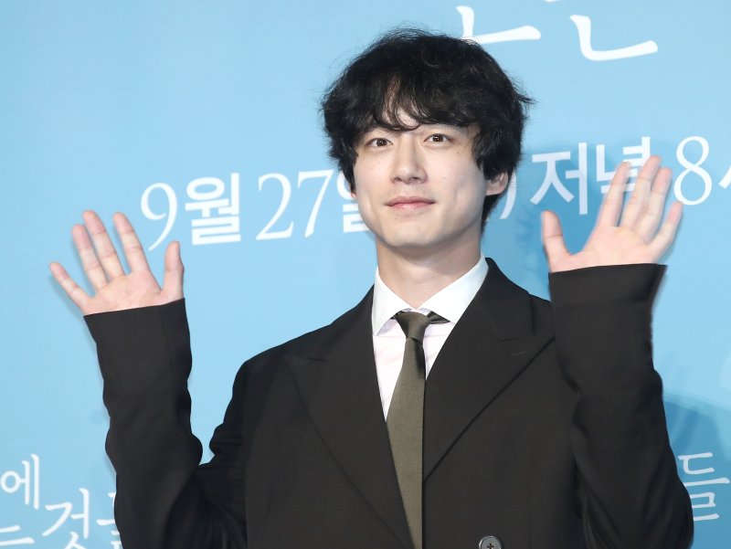 日 사카구치 켄타로, 여친과 동거중·배우 나가노 메이와 양다리 의혹