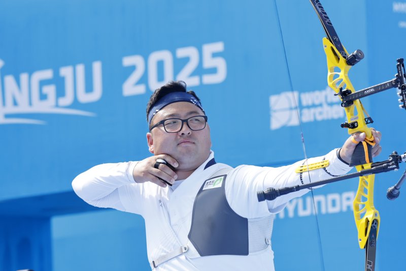10일 오후 광주 동구 5·18민주광장에서 열린 2025 세계바카라사이트 굿모닝선수권대회 리커브 혼성단체전 결승에서 한국 김우진이 화살을 쏘고 있다. 2025.9.10/바카라사이트 굿모닝1 ⓒ News1 김태성 기자