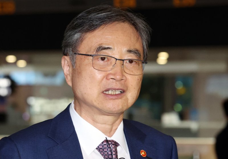 해외 바카라 사이트 외교부 장관이 8일 오후 인천공항에서 미국 이민 당국의 한국인 노동자 구금 관련 협의를 위해 미국 워싱턴 D.C로 출국 하고 있다. 2025.9.8/해외 바카라 사이트1 ⓒ News1 김명섭 기자