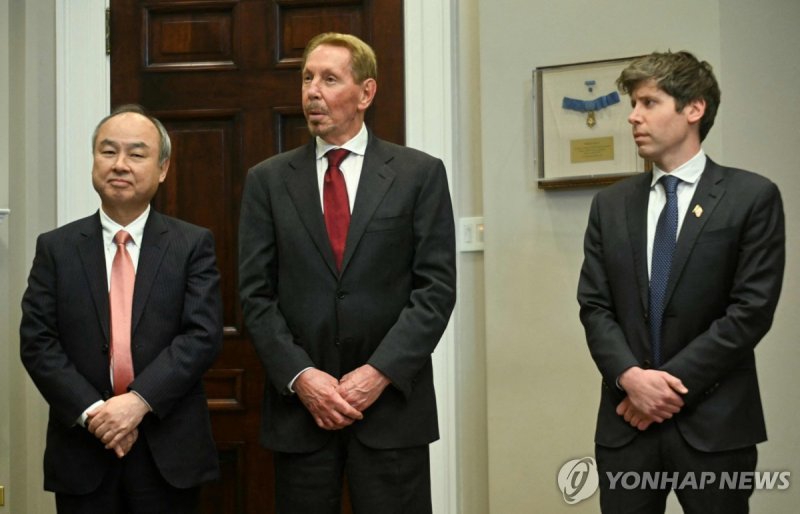 지난 1월 백악관에서 AI 대규모 투자 계획 발표한 래리 엘리슨 오라클 회장 (출처=연합뉴스)