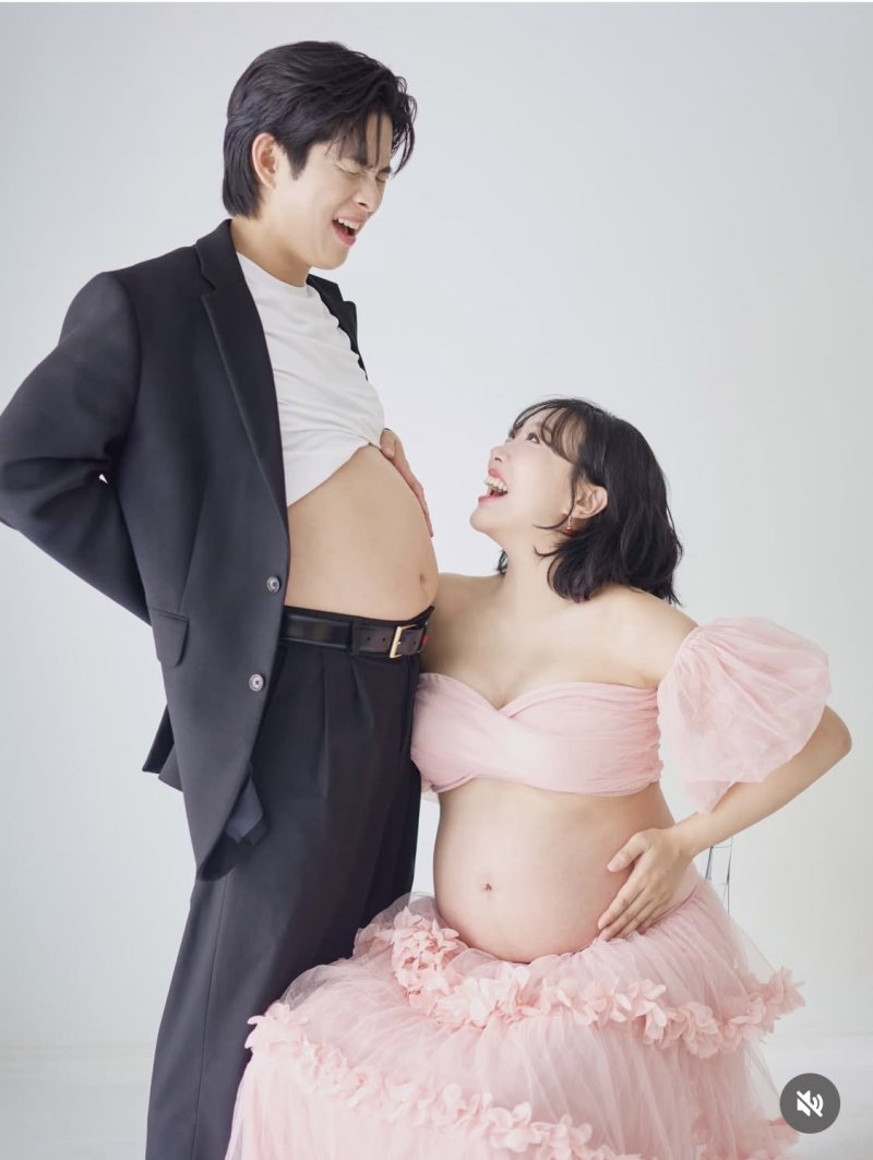 '쌍둥이 출산' 앞둔 임라라, 만삭 D라인 화보 공개…손민수도 함께