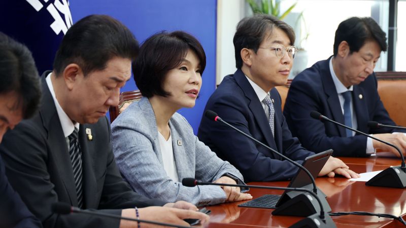 더불어민주당 한정애 정책위의장이 11일 국회에서 열린 정책조정회의에서 발언하고 있다. 사진=서동일 기자