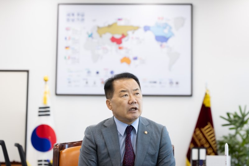 신성범 국회 정보위원장이 10일 서울 여의도 국회에서 뉴스1과 인터뷰하고 있다. 2025.9.10/뉴스1 ⓒ News1 유승관 기자