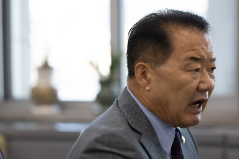 신성범 국회 정보위원장이 10일 서울 여의도 국회에서 뉴스1과 인터뷰하고 있다. ⓒ News1 유승관 기자