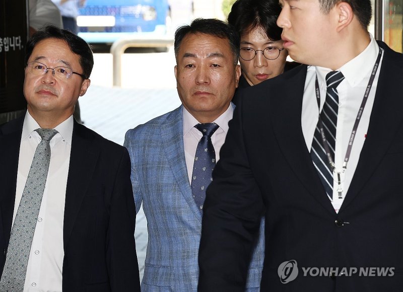 구속 전 피의자 심문 향하는 김계환 전 해병대사령관 (출처=연합뉴스)